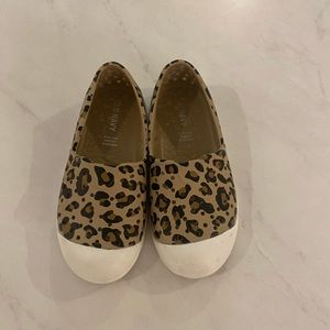 Old Navy slip on leopard shoes Size 9